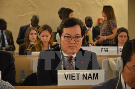 Đại sứ đặc mệnh toàn quyền Dương Chí Dũng, Trưởng Phái đoàn thường trực Việt Nam tại Liên hợp quốc tham dự một kỳ họp của Hội đồng Nhân quyền.